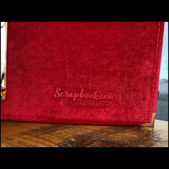 2 Red Velvet Scrapbooking Albums - Picture 3 of 4